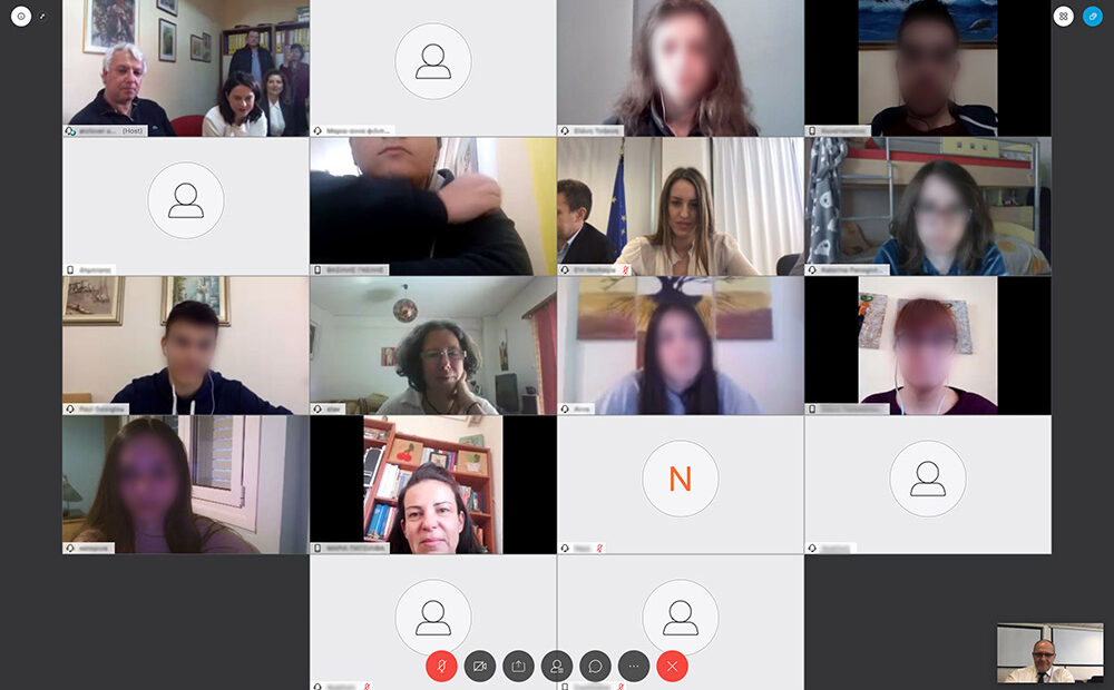 Εκπαίδευση από απόσταση: Πάνω από 1.000