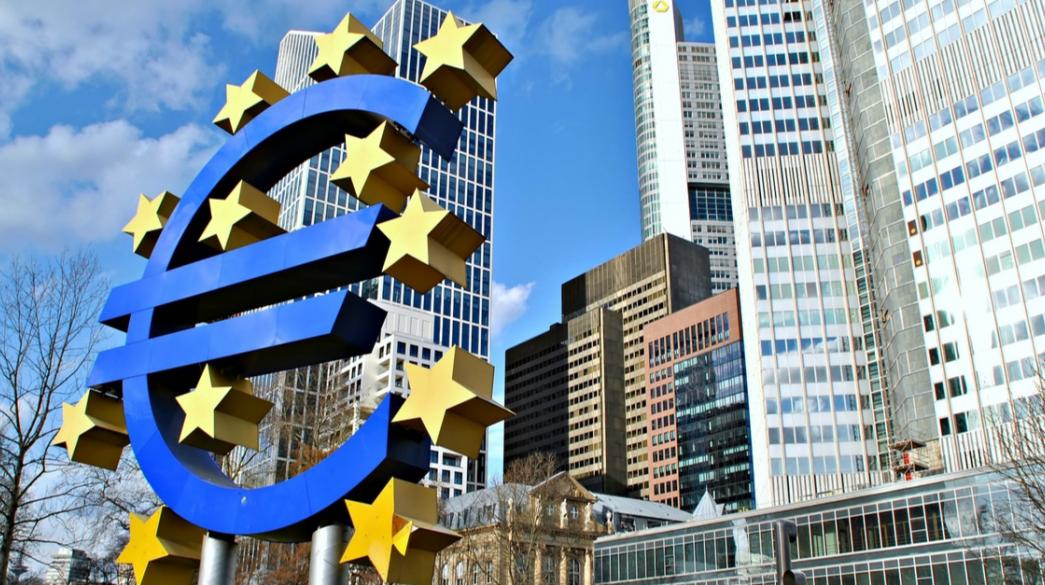 ΕΚΤ: Παρατείνει την επανεξέταση της στρατηγικής νομισματικής πολιτικής της