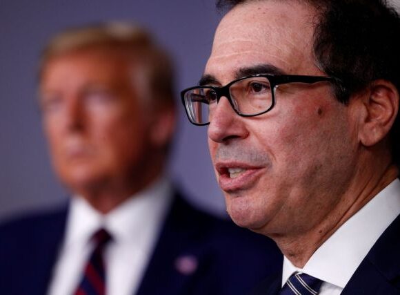 Ενώ ο κοροναϊός θερίζει τις ΗΠΑ ο Μνούτσιν… θέλει επανεκκίνηση της οικονομίας τον Μάιο