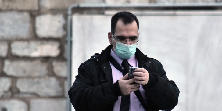 ΕΟΔΥ: Έρχονται ειδικές οδηγίες για τη σωστή χρήση της μάσκας