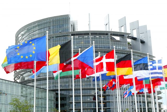 Ευρωπαϊκή Επιτροπή: Πιθανή η επέκταση της ταξιδιωτικής απαγόρευσης μέχρι τις 15 Μαΐου