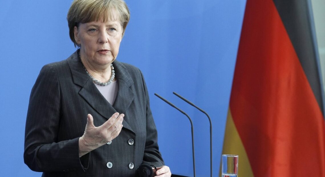 Η Μέρκελ επέστρεψε στην Καγκελαρία μετά την καραντίνα
