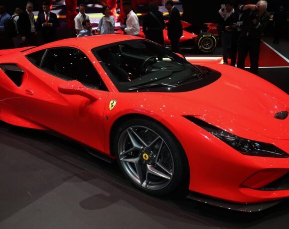 Η Ferrari σαρώνει στην «πίστα» των πωλήσεων