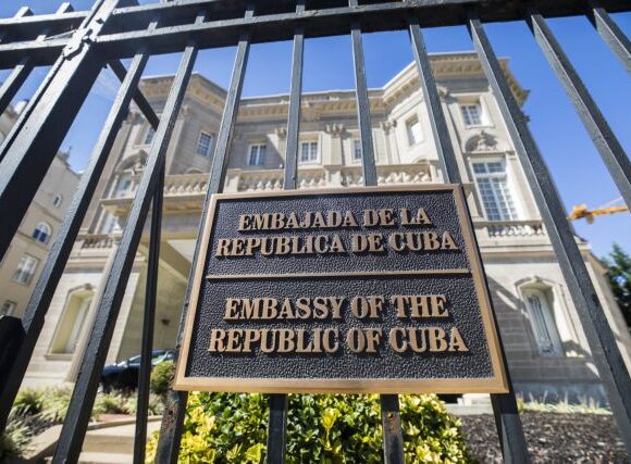 ΗΠΑ : Άνδρας άνοιξε πυρ κατά της πρεσβείας της Κούβας στην Ουάσιγκτον