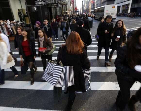ΗΠΑ: Πτώση ρεκόρ κατά 8,7% στις λιανικές πωλήσεις τον Μάρτιο