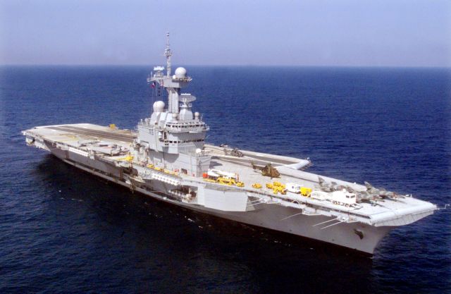 Θρίλερ και σε γαλλικό αεροπλανοφόρο: 668 κρούσματα κοροναϊού