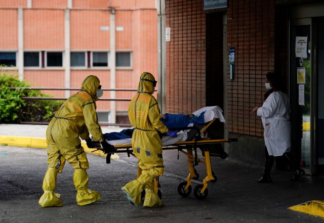 Κοροναϊος : 619 νεκροί σε μια μέρα στην Ισπανία – Μειώθηκαν τα νέα κρούσματα
