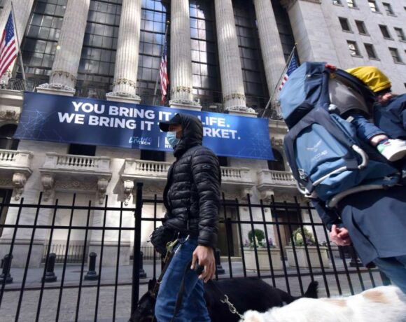 Κοροναϊός : 13.000 νεκροί και 400