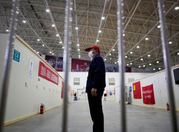 Κοροναϊός: «Δεν υπάρχει έξοδος από το Lockdown αν δεν βρεθεί το εμβόλιο», λένε επιστήμονες