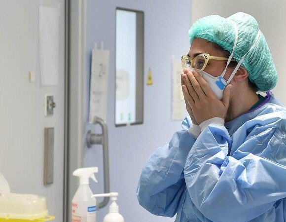 Κοροναϊός : Εξώφυλλο γροθιά στο στομάχι από το «Τhe New Yorker»