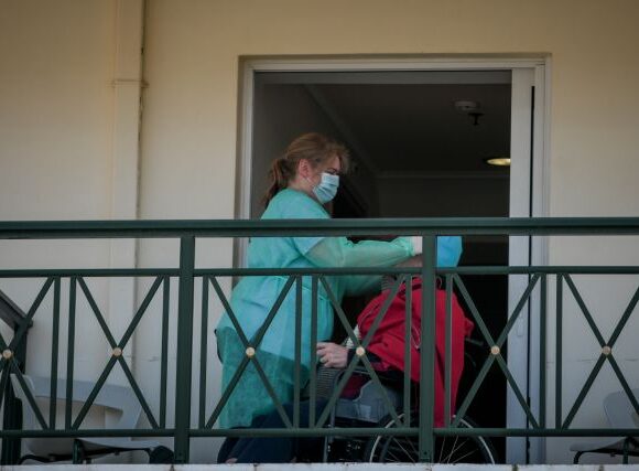 Κοροναϊός : Εφιαλτικό σενάριο για ζωή σε καραντίνα μέχρι το 2022