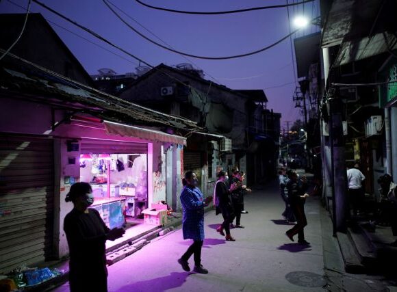 Κοροναϊός: Η Ουχάν είναι ξανά «ελεύθερη» – Οι πρώτες εικόνες μετά τη λήξη του αποκλεισμού