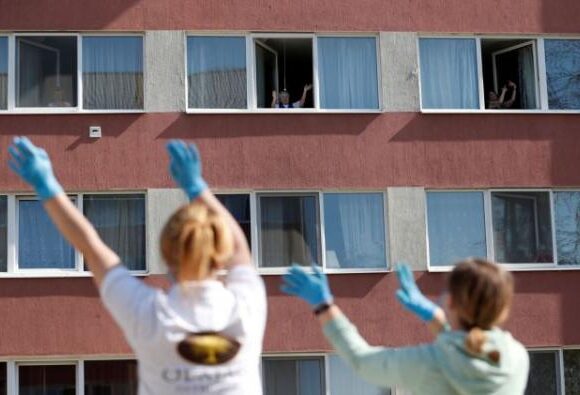 Κοροναϊός: Η παγκόσμια τραγωδία με τους θανάτους σε γηροκομεία