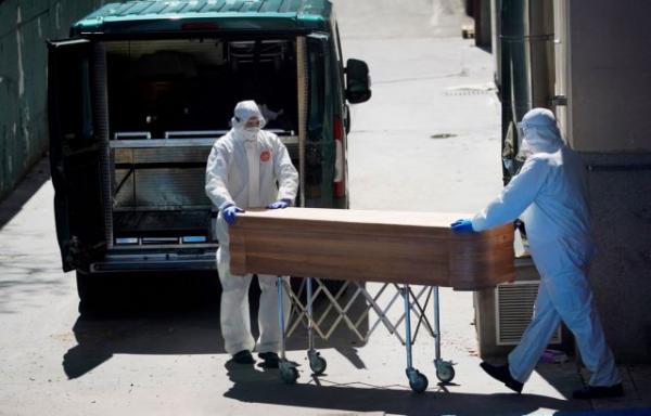 Κοροναϊός – Ισπανία: Κάθε 15 λεπτά ένας νεκρός μεταφέρεται στο κρεματόριο