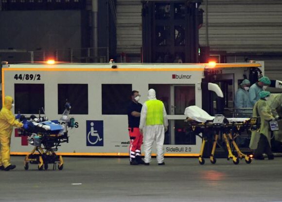 Κοροναϊός : Ξεπέρασαν το «φράγμα» των 100.000 οι νεκροί – Πάνω από 1,6 εκατ