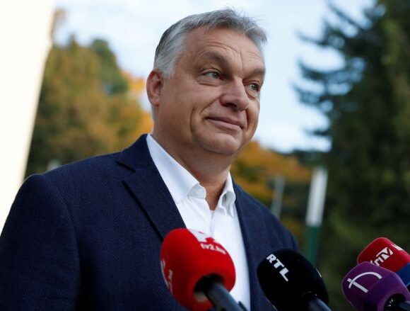 Κοροναϊός: Ο Όρμπαν επιμένει για την εκκένωση νοσοκομείων παρά τις επικρίσεις