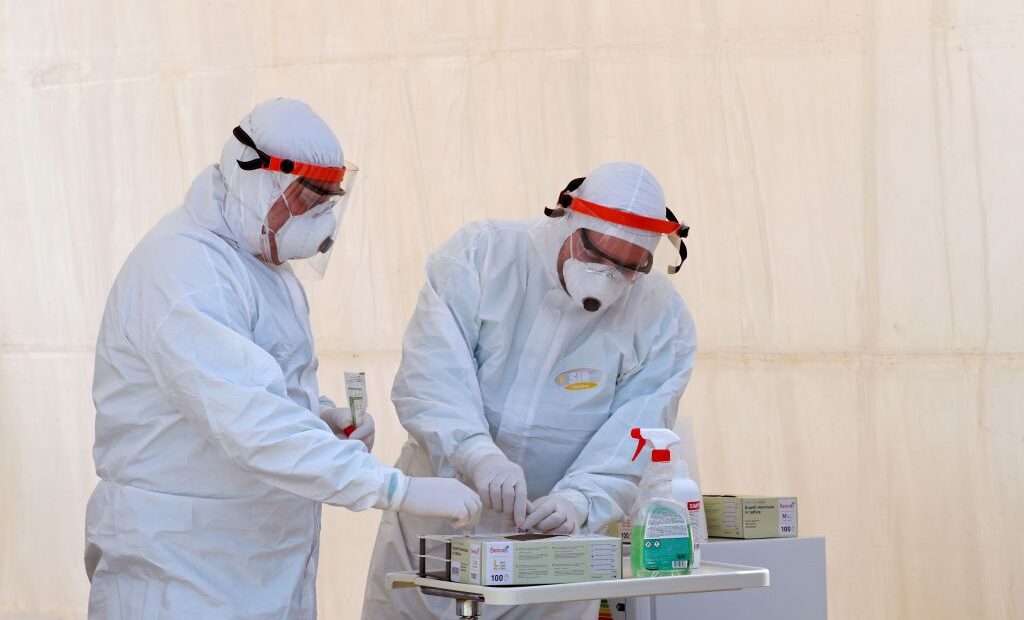 Κοροναϊός : Ποιοι κινδυνεύουν περισσότερο ανάμεσα στους νέους και υγιείς;