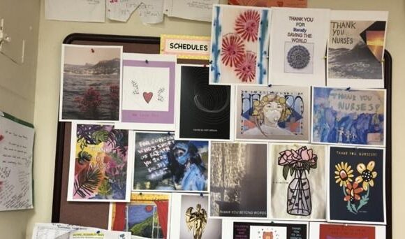 Κοροναϊός : Στα νοσοκομεία της Νέας Υόρκης, αφίσες για «ευχαριστώ» στους υγειονομικούς