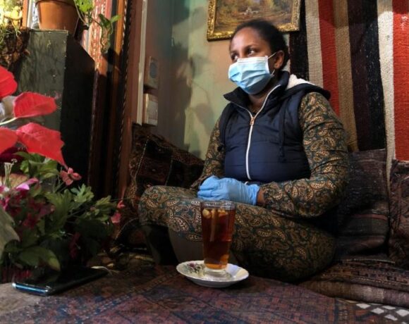 Κοροναϊός : Τη ζωή τουλάχιστον 300