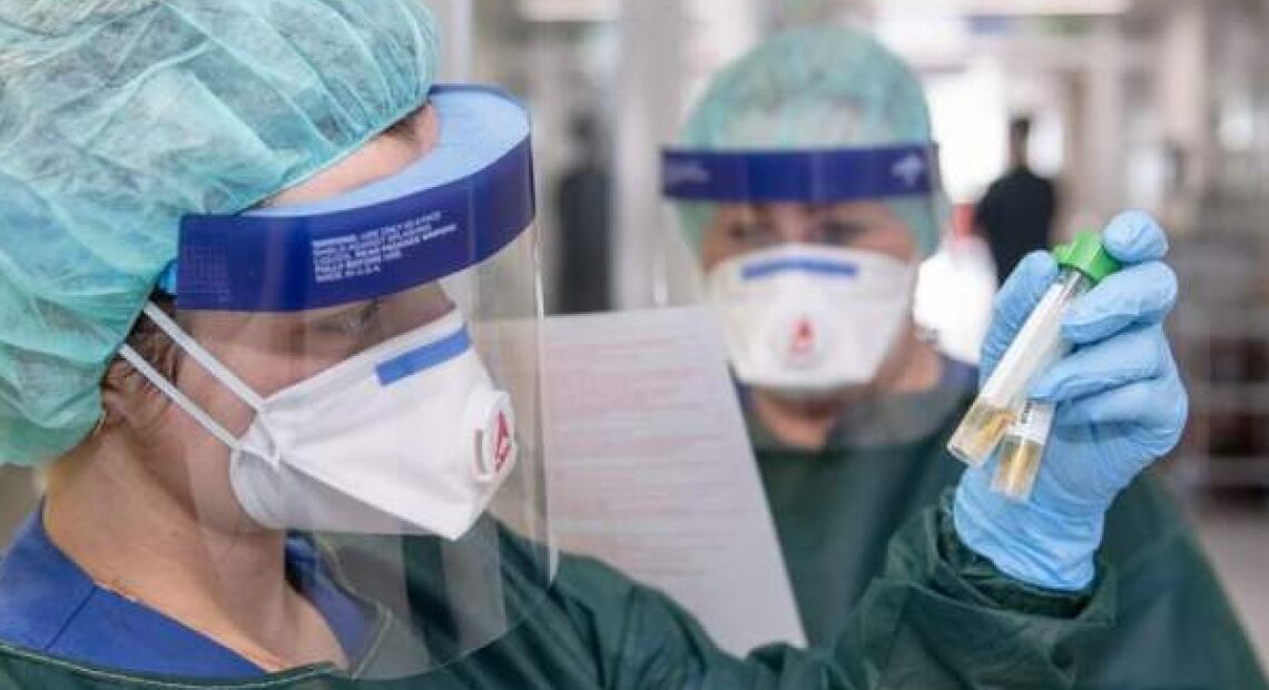 Μετά τη Γερμανία και η Βρετανία εξετάζει «πιστοποιητικά ανοσίας» για τον κορωνοϊό