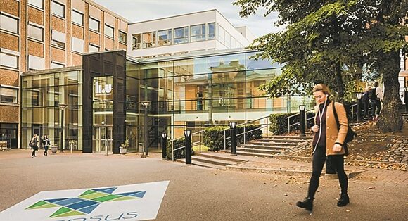 «Μου ζητούν να αποκλείσω ανθρώπους από τη ΜΕΘ» – Η μαρτυρία ελληνίδας πνευμονονόλογου στη Σουηδία