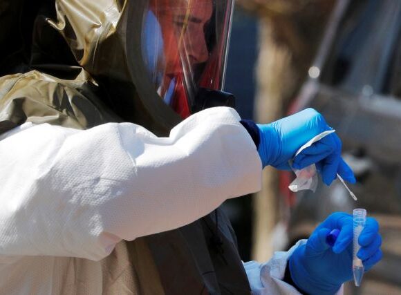 Ο ΠΟΥ προειδοποιεί ότι είναι πολύ νωρίς για ανοσία από τον κοροναϊό