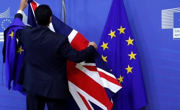 «Πάγος» στο Brexit καθώς ΕΕ και Βρετανία «κόλλησαν» στα διαδικαστικά της τηλεδιάσκεψης