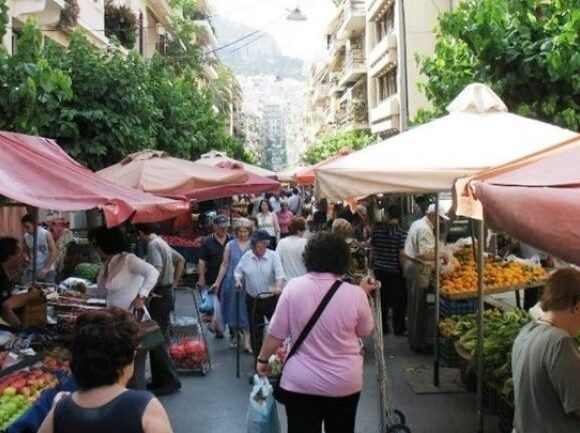 Παπαθανάσης: «Σπάνε στα δύο» οι λαϊκές αγορές λόγω κορωνοϊού