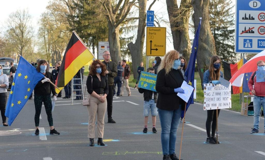 Πολωνία : Διαδήλωση κατά της υποχρεωτικής καραντίνας για όσους περνούν τα σύνορα με τη Γερμανία