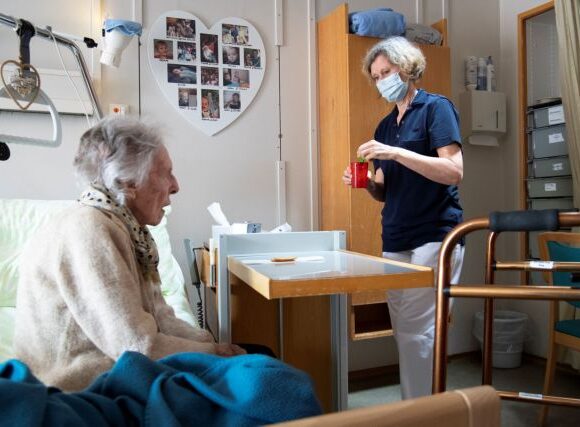 ΠΟΥ: Αφάνταστη η τραγωδία στους οίκους ευγηρίας