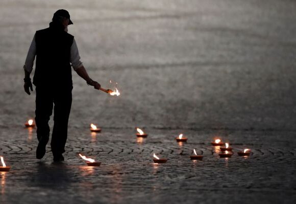 ΠΟΥ : Η πρόωρη άρση των μέτρων θα οδηγήσει σε φονική επανεμφάνιση του κοροναϊού