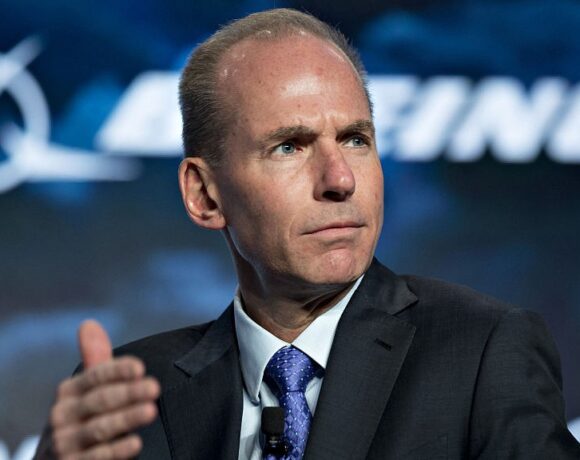 Πρόεδρος Boeing: Δύο έως τρία χρόνια πριν επιστρέψει η εναέρια κυκλοφορία στα κανονικά της επίπεδα