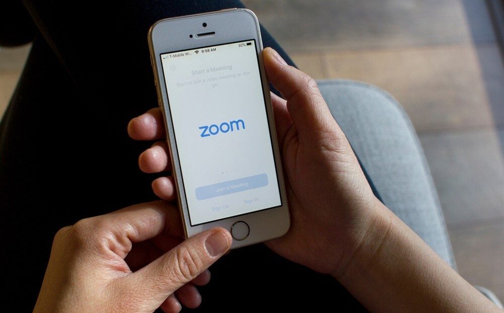 Πυκνώνουν τα σύννεφα για τη Zoom: Και το γερμανικό ΥΠΕΞ περιορίζει τη χρήση του