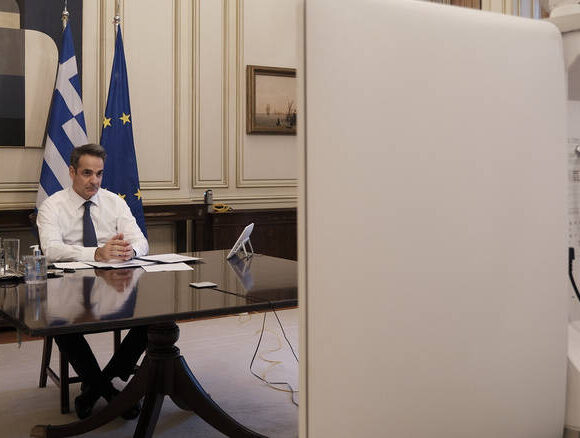 Τηλεδιάσκεψη Μητσοτάκη Καραμανλή με 6 τεχνικούς ομίλους, εργοληπτικές οργανώσεις και το ΤΕΕ