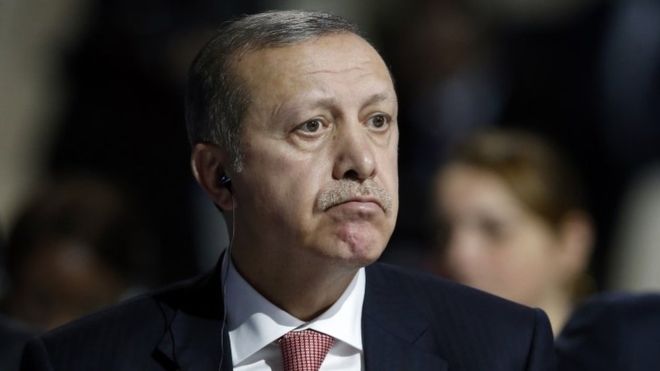 Dw: Στην Τουρκία πιστεύεται ότι «οι ομοφυλόφιλοι φταίνε για τον κορωνοϊό» – Συμφωνεί ο Ερντογάν