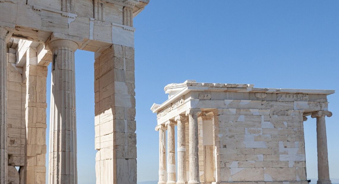 Economist Sees Considerable Coronavirus Toll On Greek Tourism