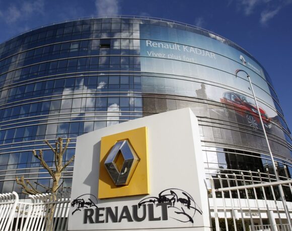 Renault: Ακύρωσε το μέρισμα για το 2019 – Ξαναρχίζει μέρος της παραγωγής στη Γαλλία