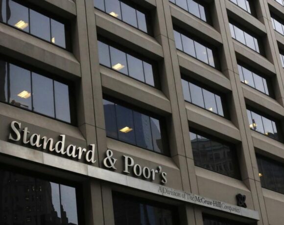 S&p: Ύφεση 9% φέτος στην Ελλάδα, ενώ διατηρεί το «ΒΒ »