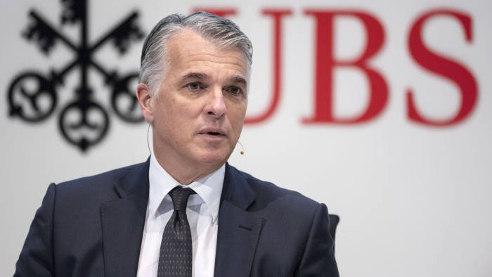 Ubs: Τα ακριβοπληρωμένα στελέχη «αποχαιρετούν» για ένα εξάμηνο το 50% του μισθού τους