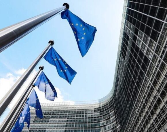 Άνοιγμα συνόρων – ΕΕ: Πρέπει να επιστρέψουμε στην κανονικότητα μόλις το επιτρέψει η κατάσταση