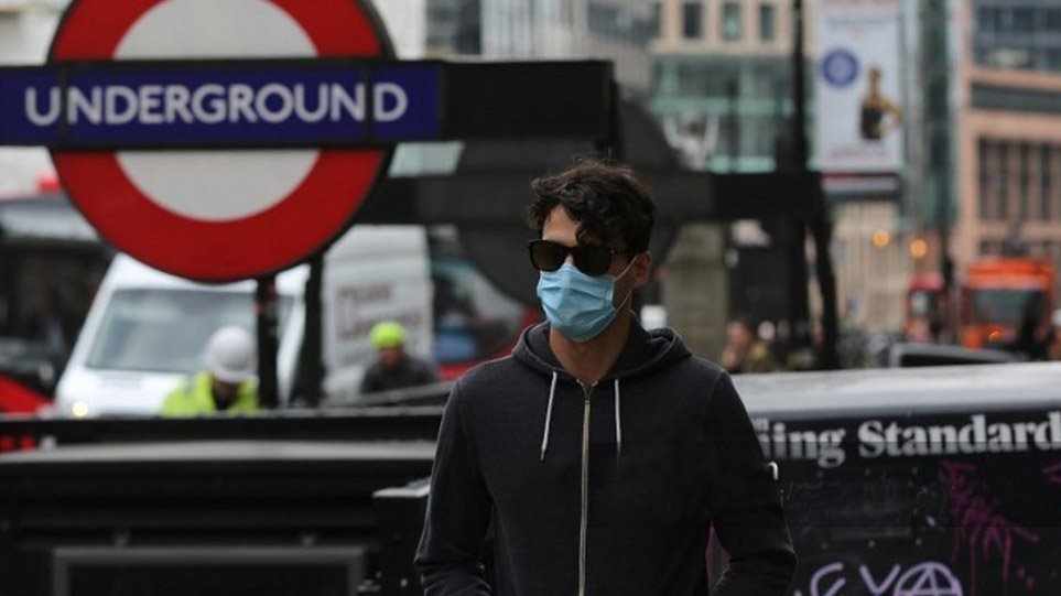 Βρετανία: Επικρίσεις για το νέο σλόγκαν πριν τις ανακοινώσεις Τζόνσον