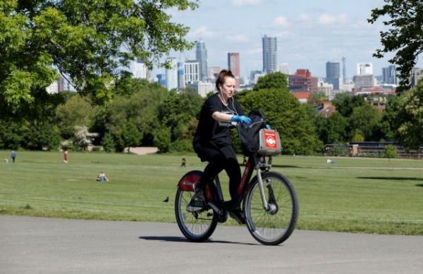 Βρετανία: Με τη συναίνεση των ενώσεων οι οδηγίες για ασφαλή επιστροφή στην εργασία