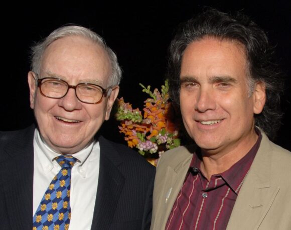 Γουόρεν Μπάφετ: Πώς ξόδεψε ο γιος του τις μετοχές $90