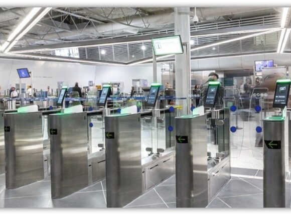 Διευκρινίσεις του υπουργείου Εξωτερικών για τις πτήσεις|Κριτική από τον ΣΥΡΙΖΑ