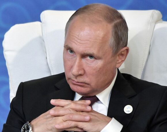 Εντολή Πούτιν για κρατική στήριξη της βιομηχανίας πετρελαίου