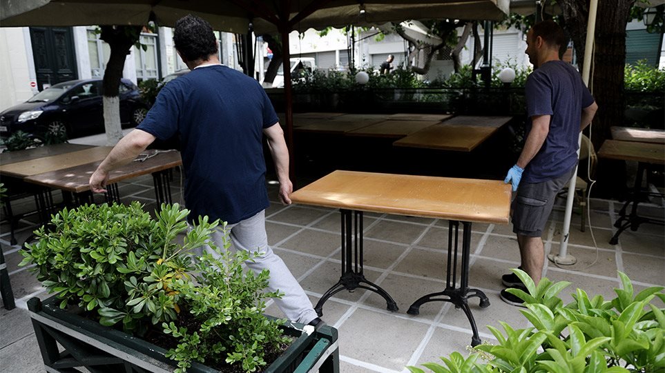 Εξετάζεται να ανοίξουν εστιατόρια, καφετέριες στις 25 Μαΐου