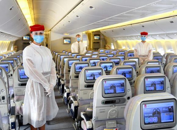 Η Emirates εφαρμόζει πρωτοπόρα Standards υγιεινής για τους επιβάτες της, καθώς ξεκινούν οι πτήσεις της
