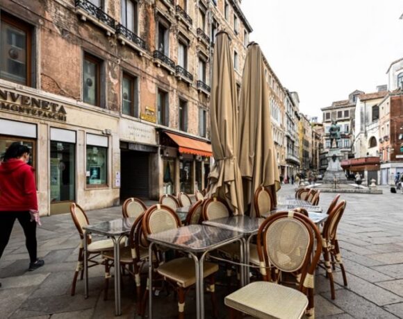 Ιταλία: Ανησυχία μετά τη νέα αύξηση των νεκρών και των κρουσμάτων