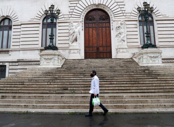 Ιταλία: Μείωση θανάτων και κρουσμάτων – Προ των πυλών άνοιγμα των καταστημάτων