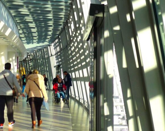 Κοροναϊός : Έως το 10% έχει μολυνθεί στις πιο επιβαρυμένες περιοχές της Γαλλίας